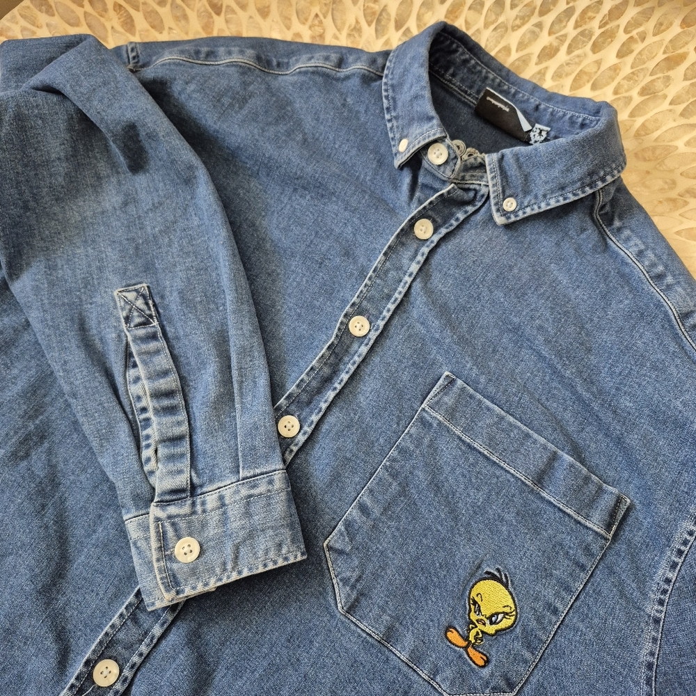 ASOS DESIGN LOONEY TUNES Vintage Style Long Sleeve Size Large Shirt